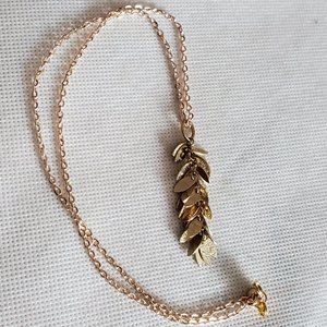 18" Gold Tone Dangle Leaf Cluster Pendant Necklace